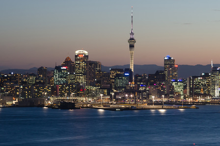 NEW-ZEALAND Aukland city at night